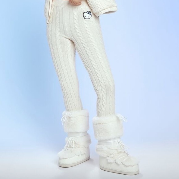 Hello Kitty Snow Boots Forever 21 NEW - Picture 5 of 6